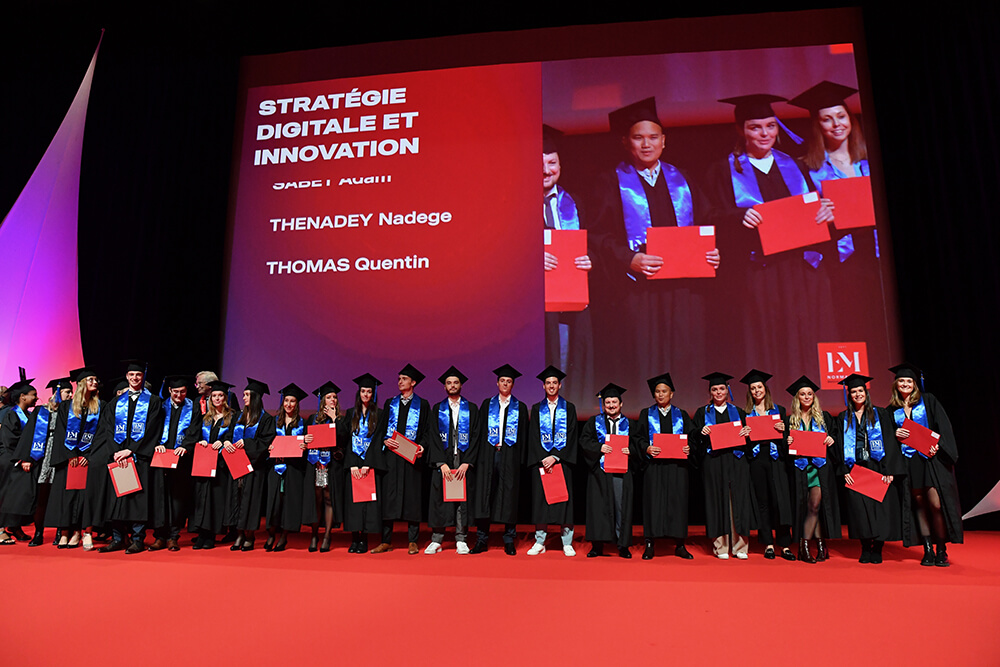 La cérémonie de remise des diplômes des étudiants connectés de l'EM Normandie