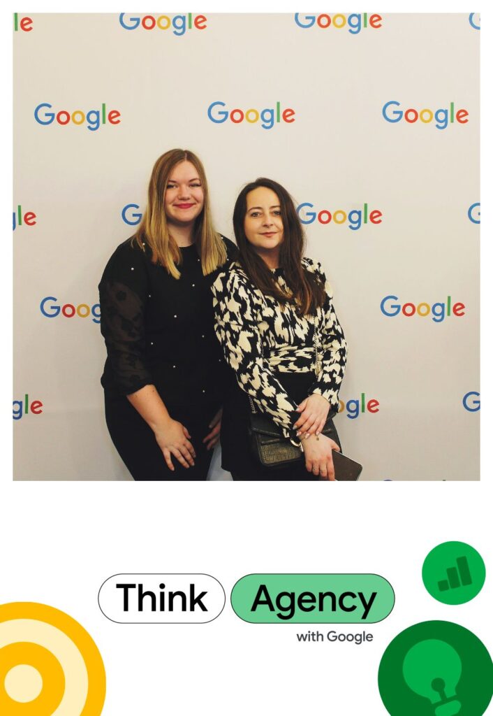 Photo de Justine et Coralie dans les bureaux de Google France à Paris